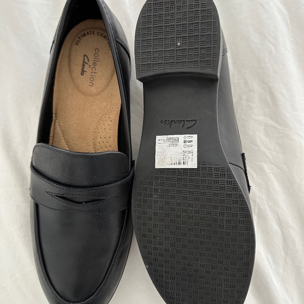 NWT Clark’s Black Leather Loafers